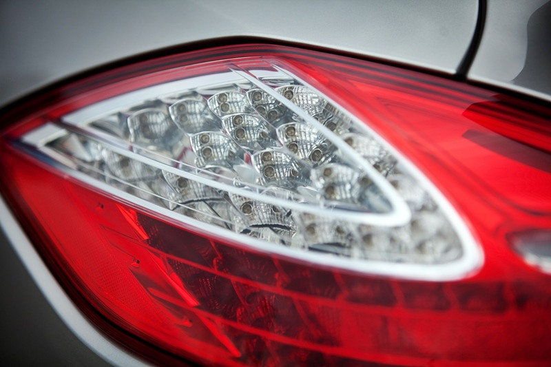 Detail on the rear light of a gray car
